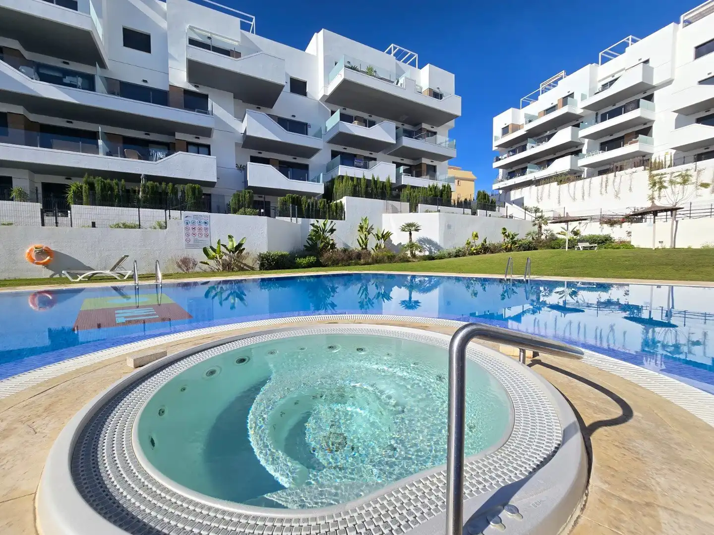 Piscina de Apartament en venda en Orihuela amb Jardí privat, Terrassa i Piscina