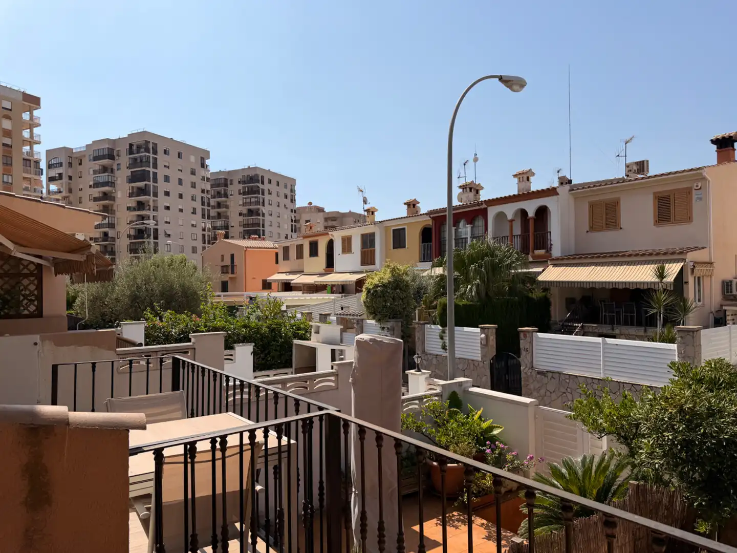 Vista exterior de Casa adosada de lloguer en Benicasim / Benicàssim amb Jardí privat, Terrassa i Traster