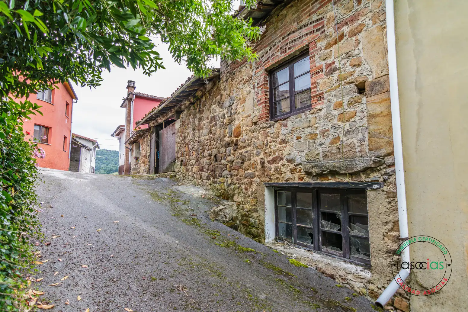 Vista exterior de Casa o xalet en venda en Bimenes amb Jardí privat