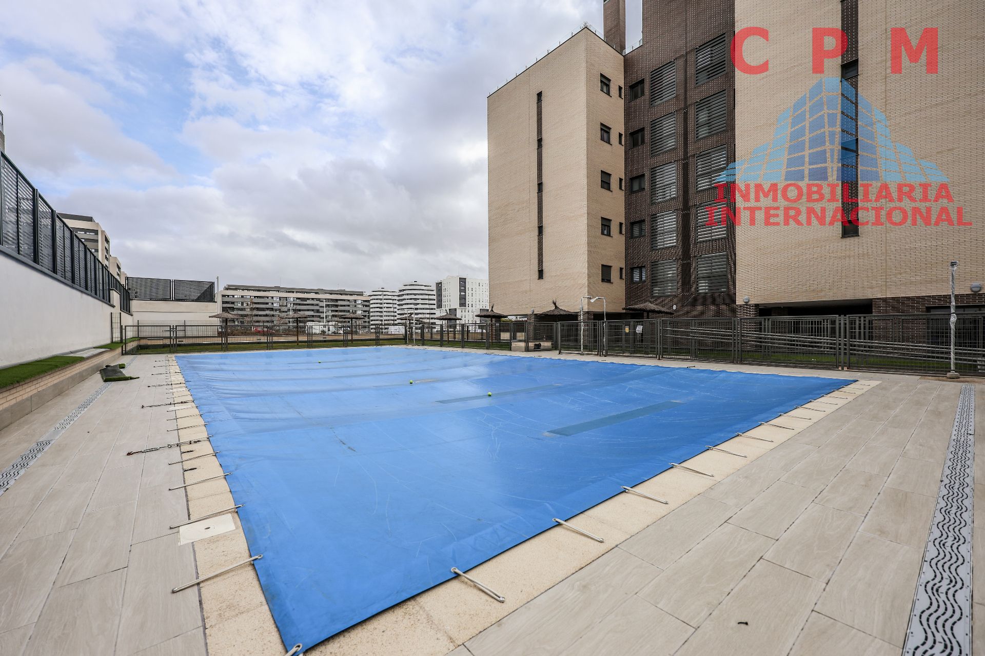 Swimming pool of Flat to rent in  Madrid Capital  with Air Conditioner, Heating and Parquet flooring