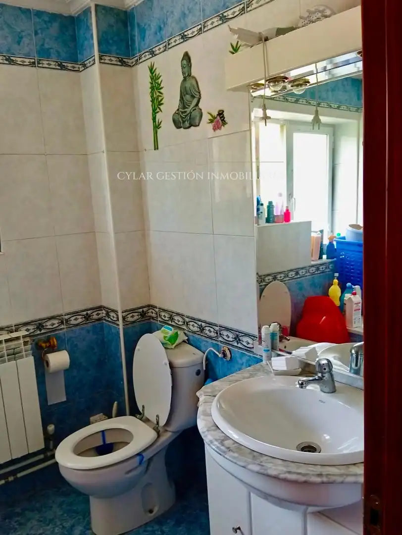 Bathroom of Flat for sale in Salamanca  with Heating, Parquet flooring and Washing machine