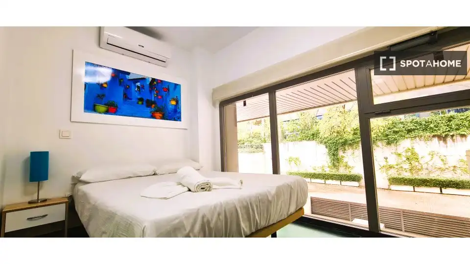 Bedroom of Flat for rent in Madrid  with Air Conditioner, Heating and Furnished