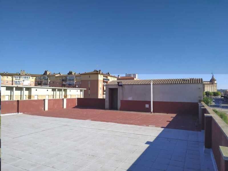 Vista exterior de Nau industrial en venda en Cervera amb Alarma