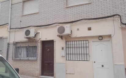 Vista exterior de Casa o xalet en venda en Motril amb Calefacció, Terrassa i Traster