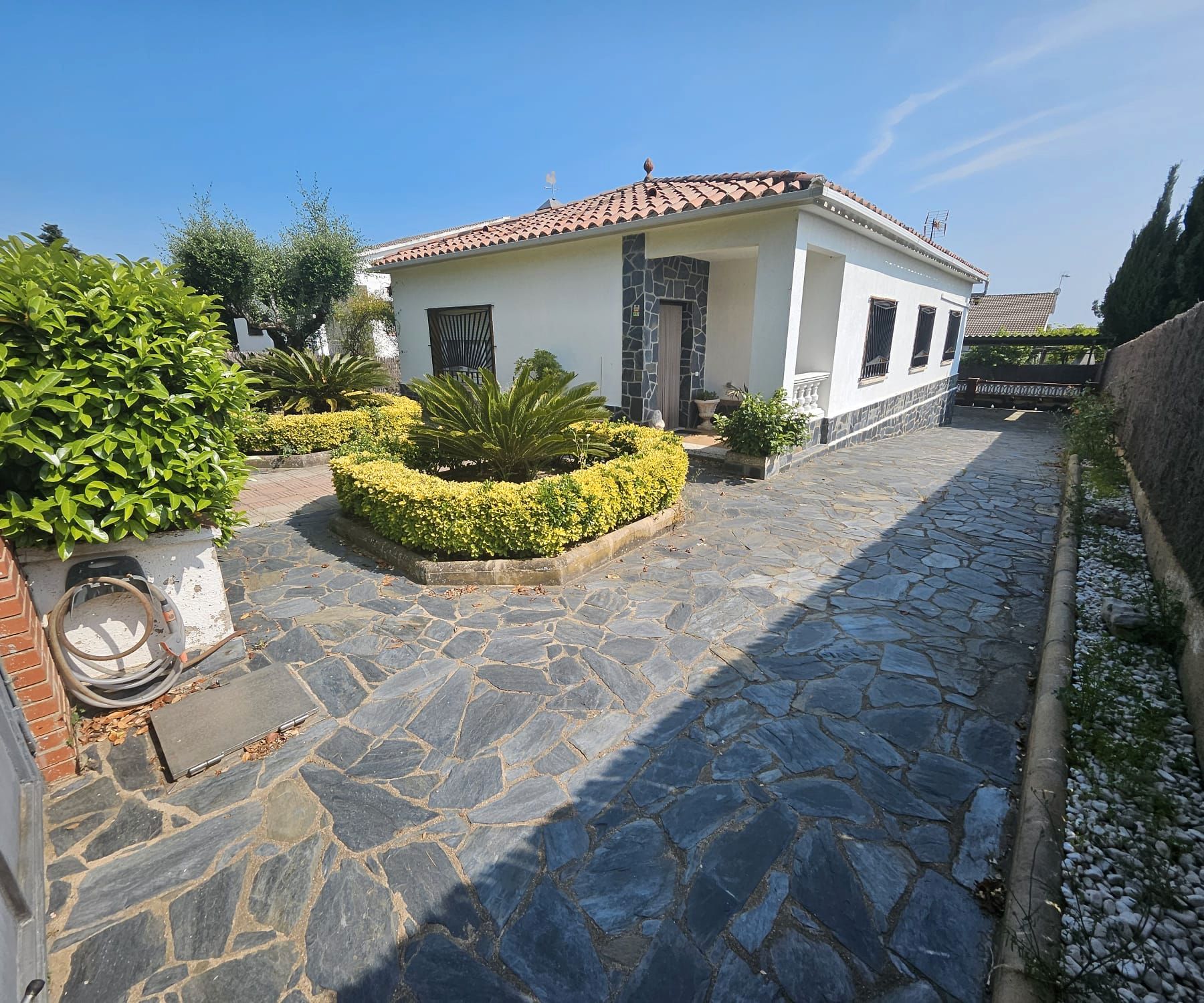 Vista exterior de Casa o xalet en venda en Cànoves I Samalús amb Aire condicionat, Calefacció i Jardí privat