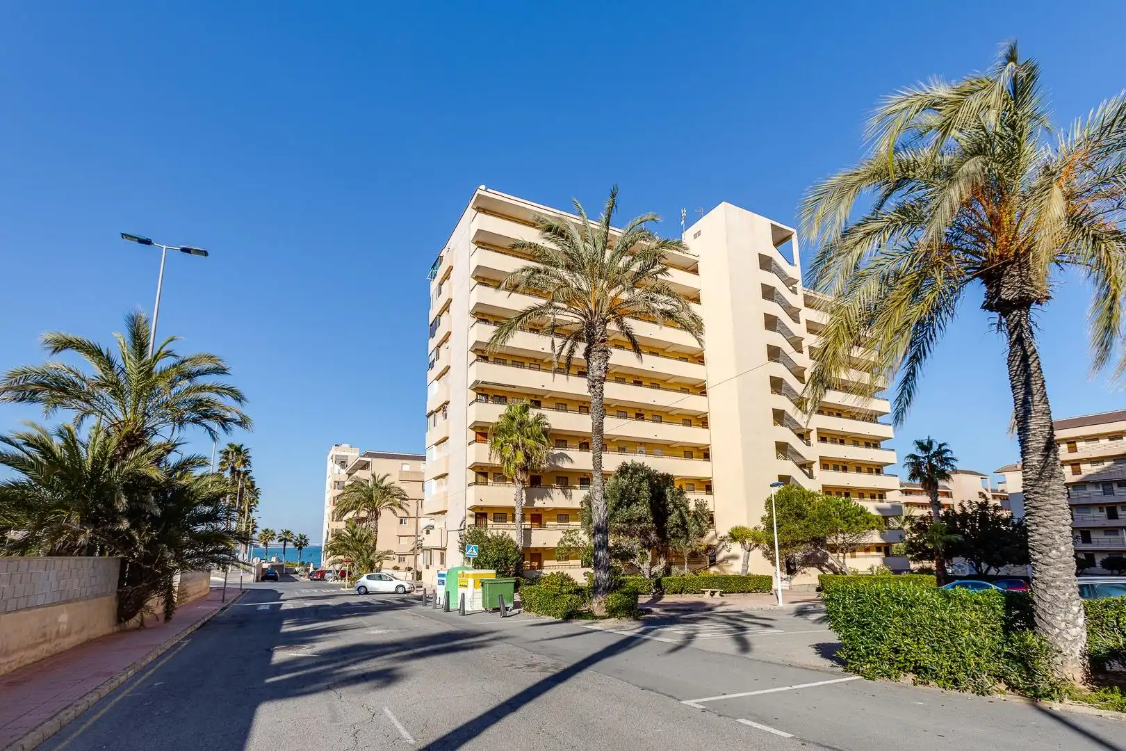 Vista exterior de Apartament en venda en Torrevieja amb Aire condicionat, Terrassa i Moblat