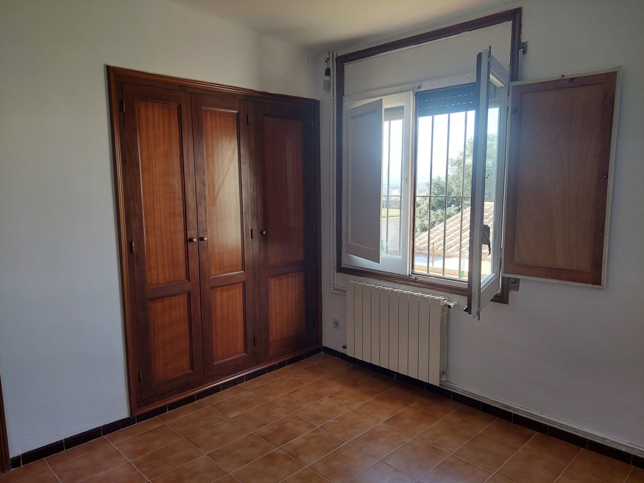 Dormitori de Casa o xalet de lloguer en Forallac amb Jardí privat