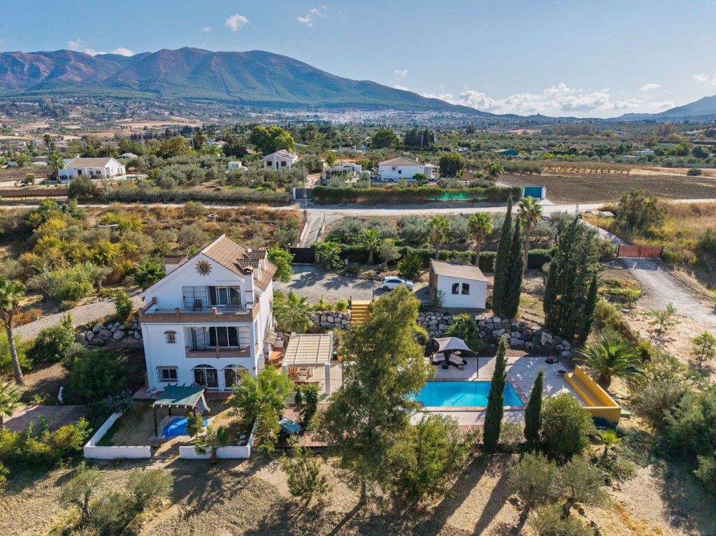 Vista exterior de Finca rústica en venda en Alhaurín El Grande amb Aire condicionat, Jardí privat i Terrassa
