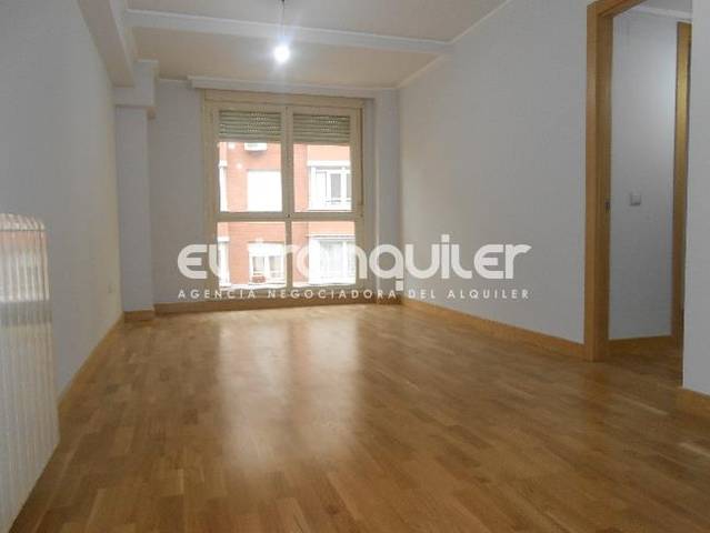 Piso en Alquiler en Calle Palos de la frontera en Palos de Moguer