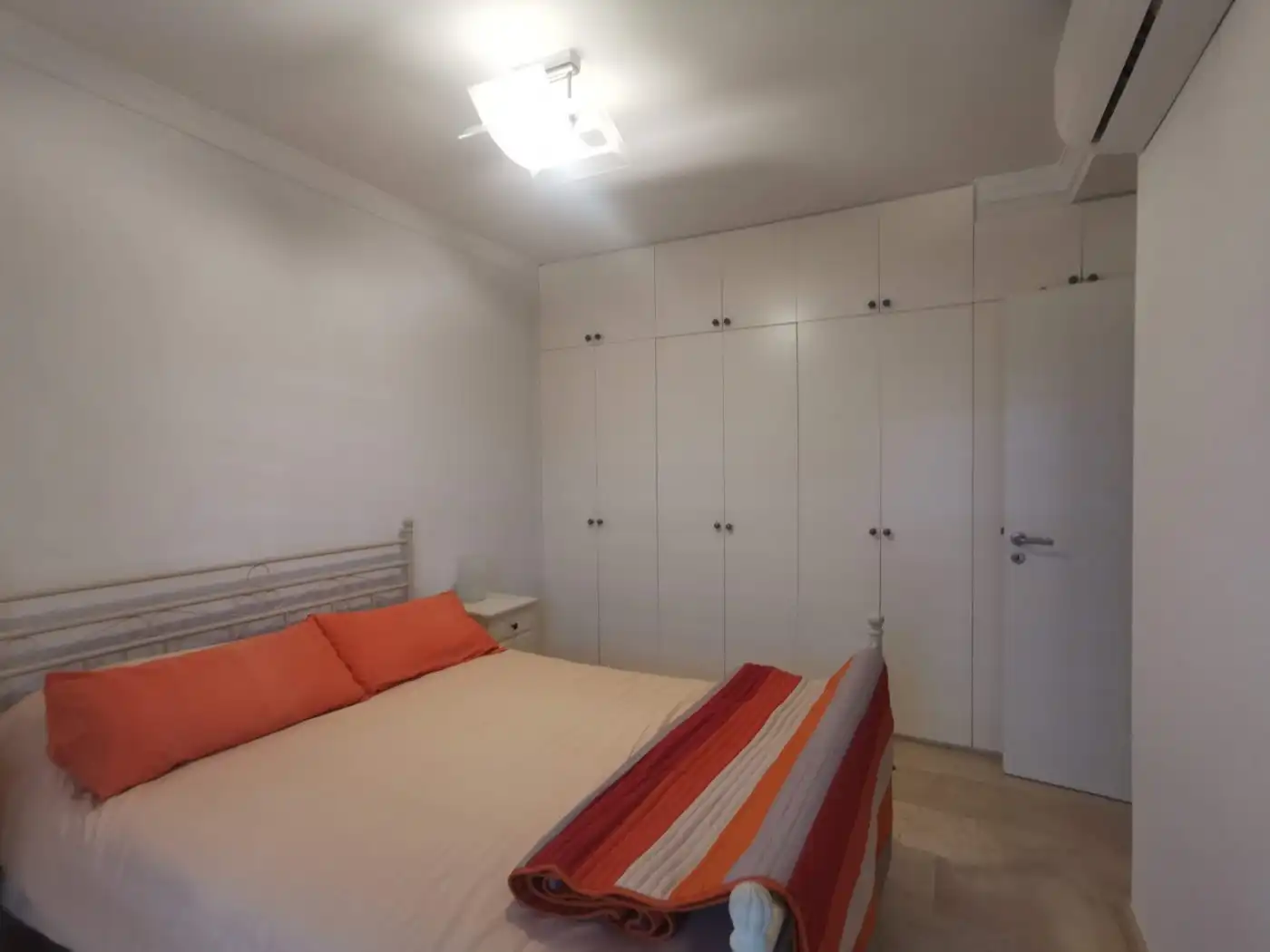 Schlafzimmer von Dachboden zur Miete in Santa Cruz de Tenerife mit Klimaanlage, Terrasse und Abstellraum