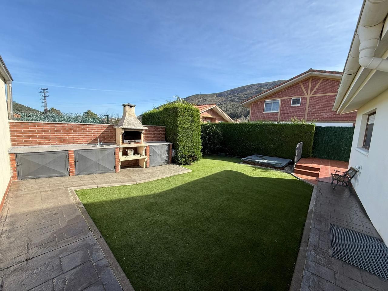 Jardí de Casa o xalet en venda en Castro-Urdiales amb Calefacció, Jardí privat i Terrassa