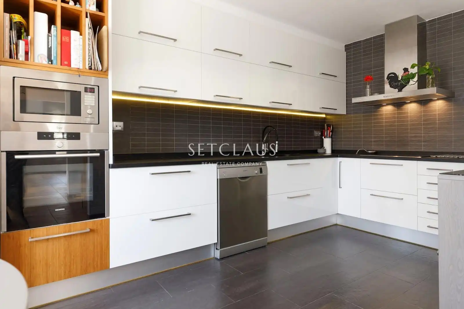 Kitchen of Houses for sale in El Masnou  with Air Conditioner, Heating and Terrace