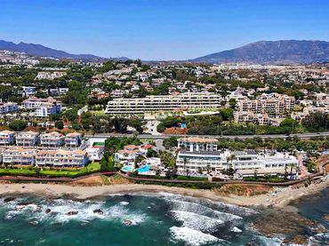 Penthouse with pool for sale in Riviera del Sol