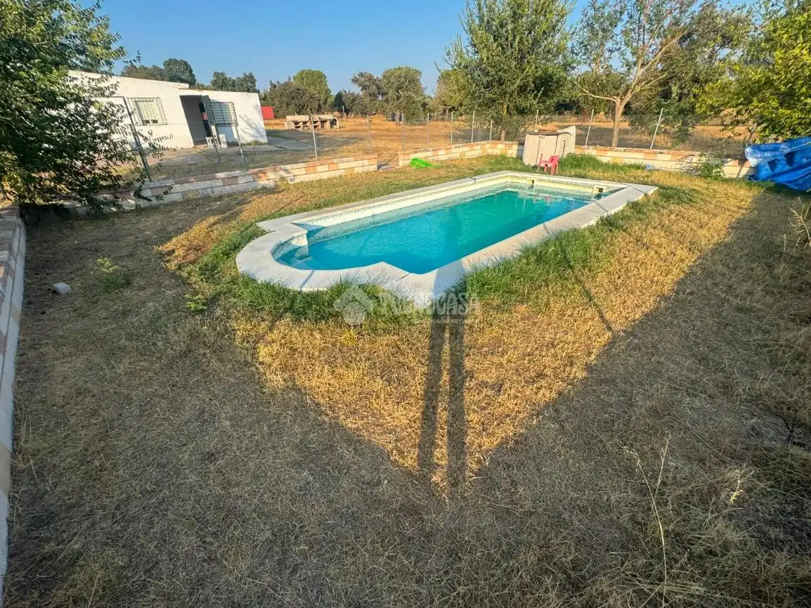 Piscina de Finca rústica en venda en Badajoz amb Traster i Moblat
