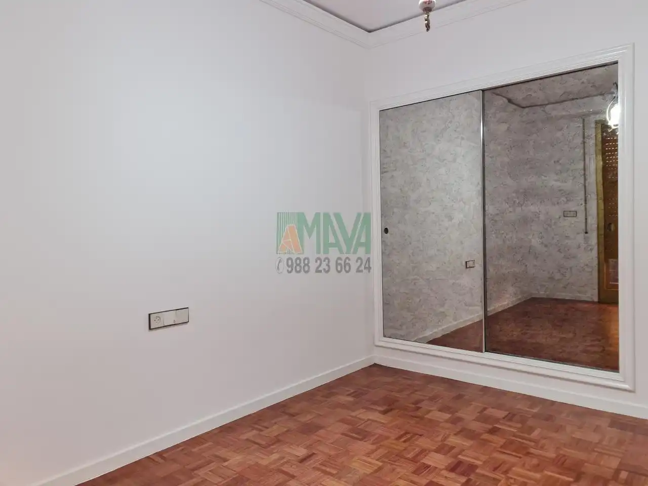 Dormitori de Pis de lloguer en Ourense Capital  amb Calefacció, Parquet i Traster