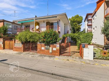 Penthouse mit Balkon zum Verkauf in Carrer del Ter