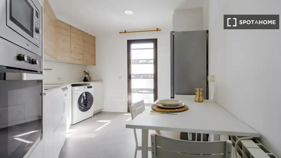 Cocina de Piso de alquiler en Madrid con Aire acondicionado, Calefacción y Amueblado
