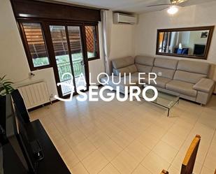 Living room of Flat to rent in  Madrid Capital  with Air Conditioner, Heating and Furnished