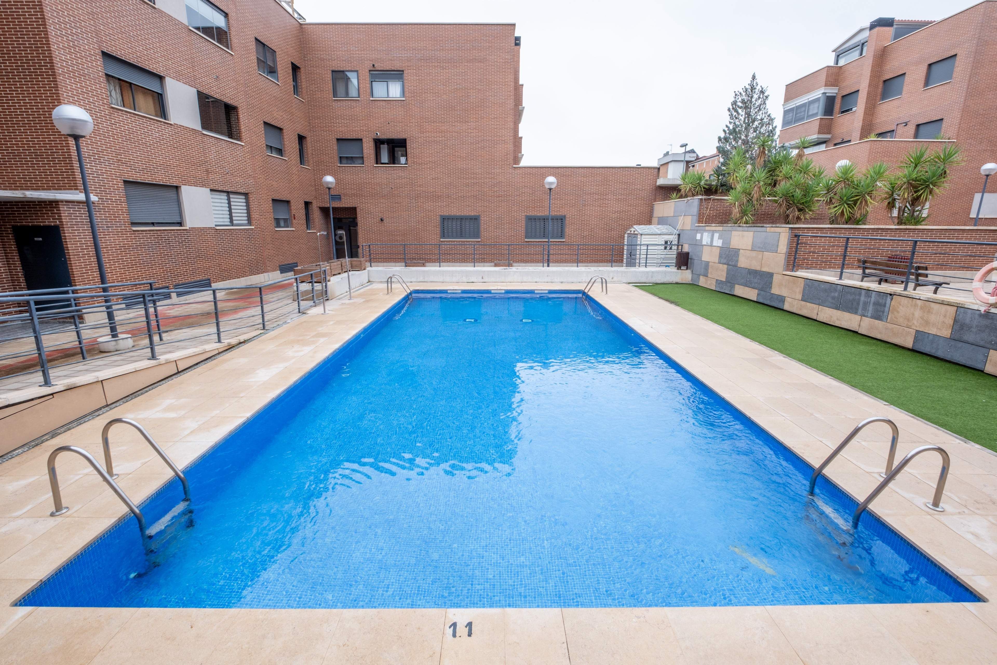 Piscina de Pis en venda en Cadrete amb Jardí privat, Terrassa i Traster