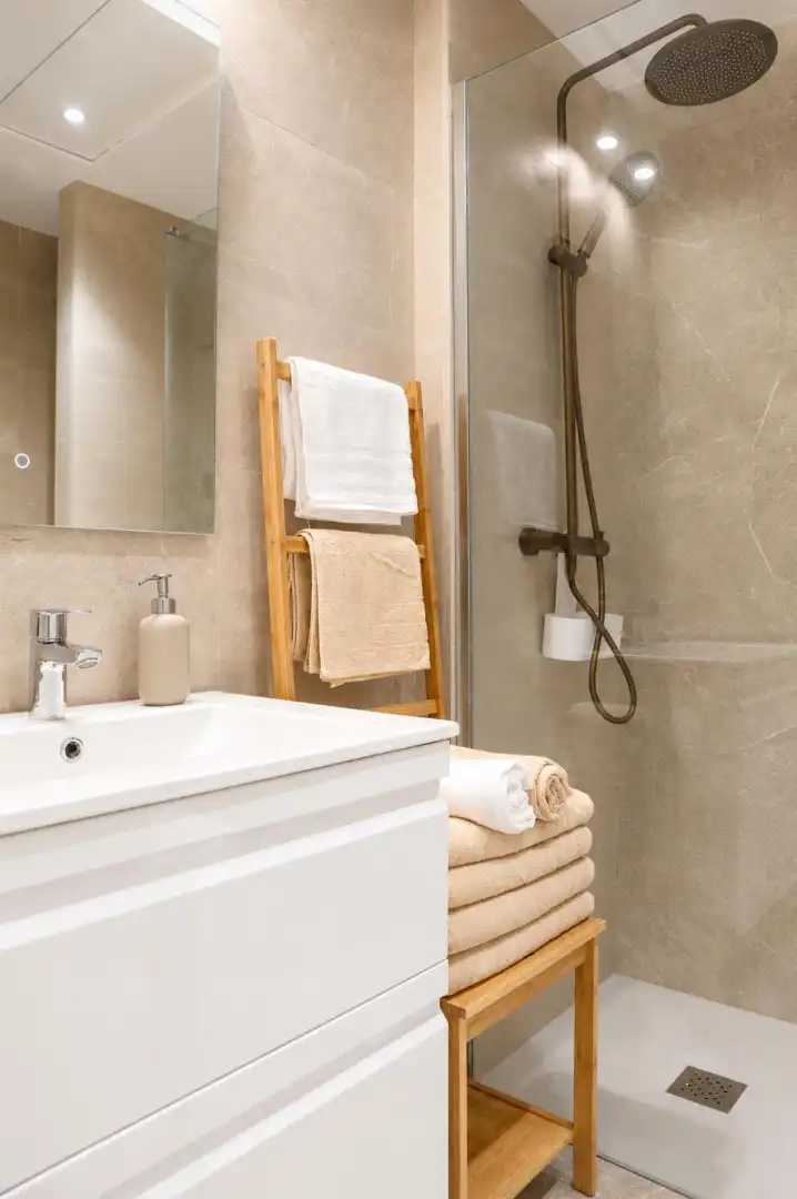 Bathroom of Flat for rent in Fuengirola  with Air Conditioner, Furnished and Washing machine