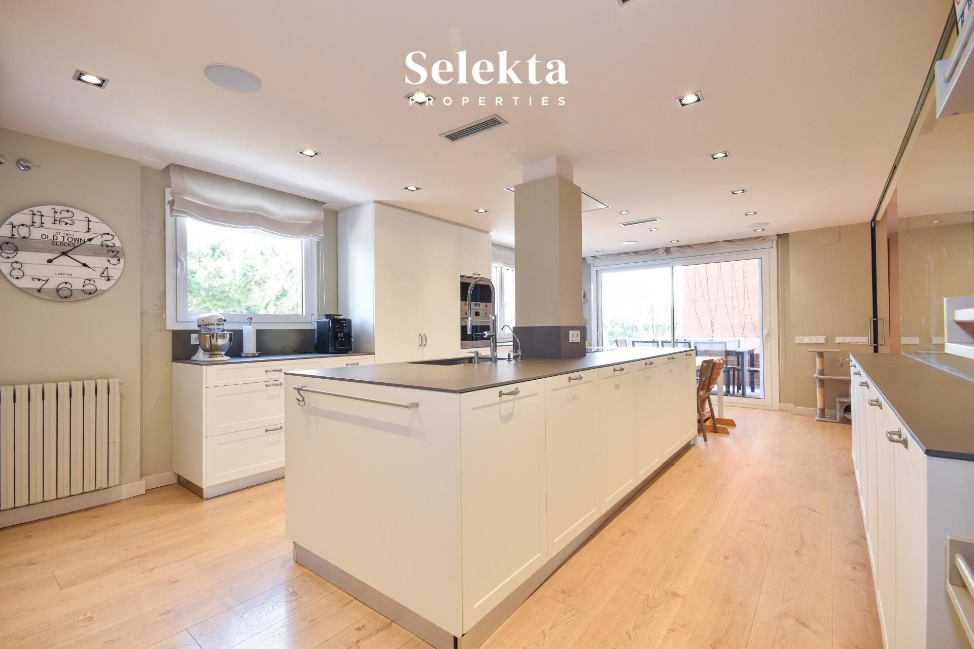 Kitchen of Flat to rent in  Barcelona Capital  with Heating, Private garden and Terrace