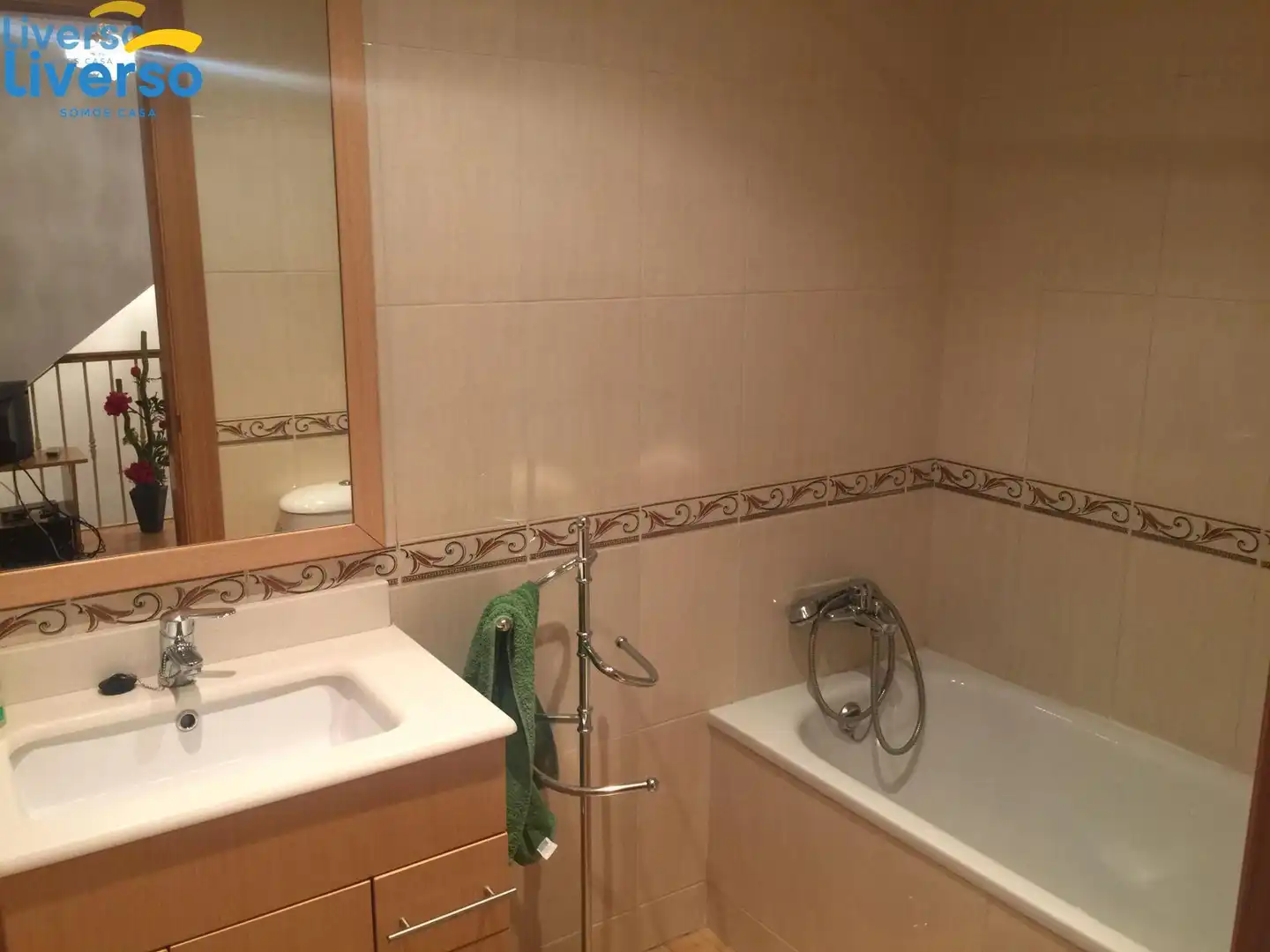 Badezimmer von Einfamilien-Reihenhaus zum Verkauf in Pradoluengo mit Heizung, Privatgarten und Parkett