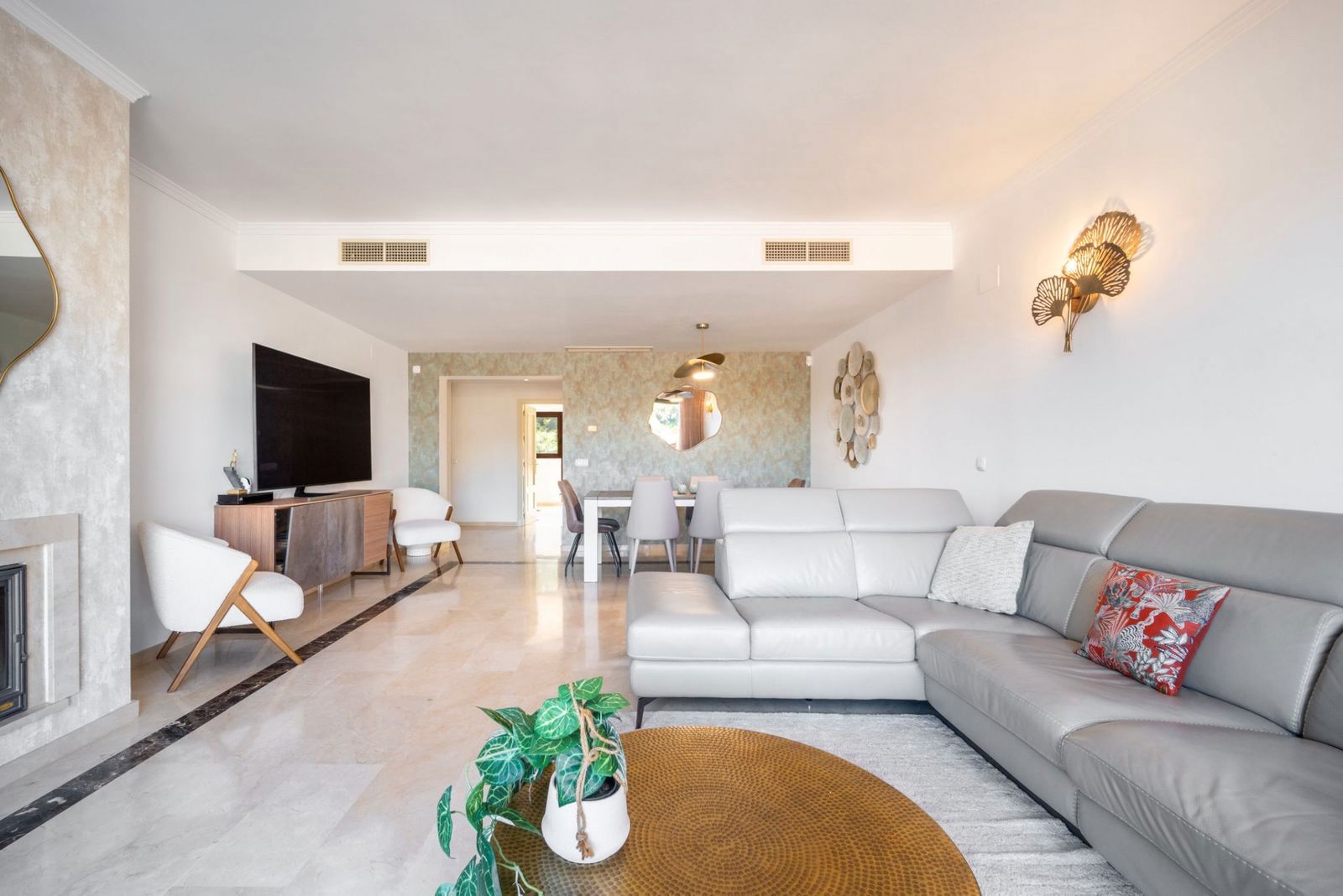 Sala de estar de Ático en venta en Benahavís con Aire acondicionado, Terraza y Amueblado