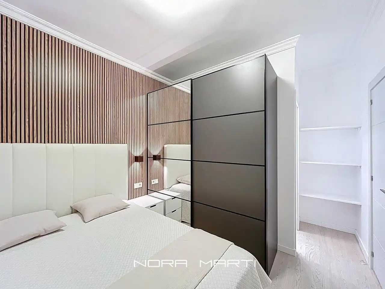 Bedroom of Flat for sale in Barcelona  with Air Conditioner, Heating and Parquet flooring