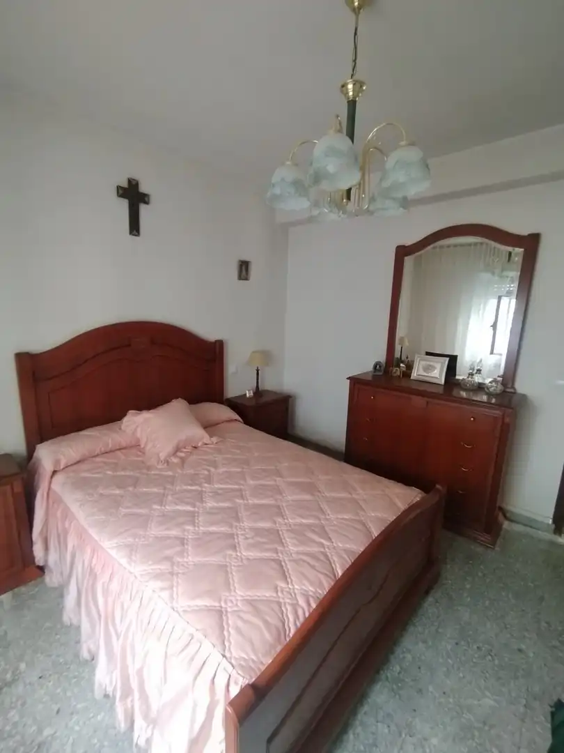 Dormitori de Casa o xalet en venda en Gemuño amb Calefacció, Jardí privat i Moblat