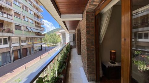 VIVIENDA CÉNTRICA, CON ESPACIOS AMPLIOS Y HERMOSO BALCÓN.