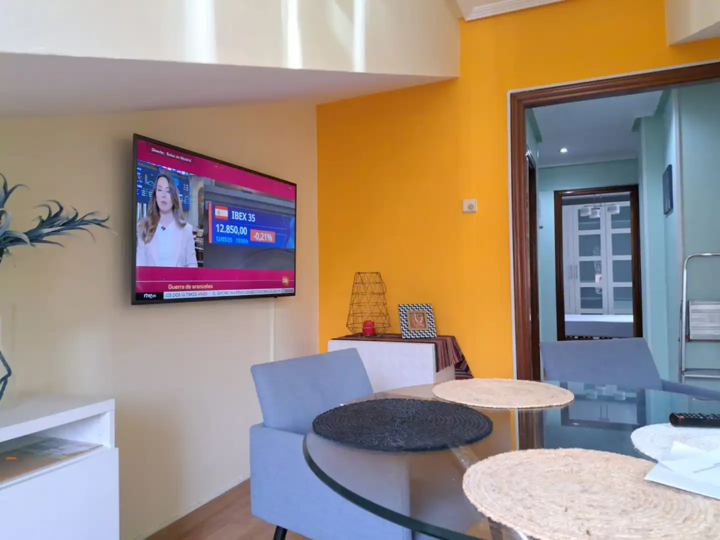 Wohnzimmer von Wohnungen zur Miete in Gijón  mit Heizung, Parkett und Balkon
