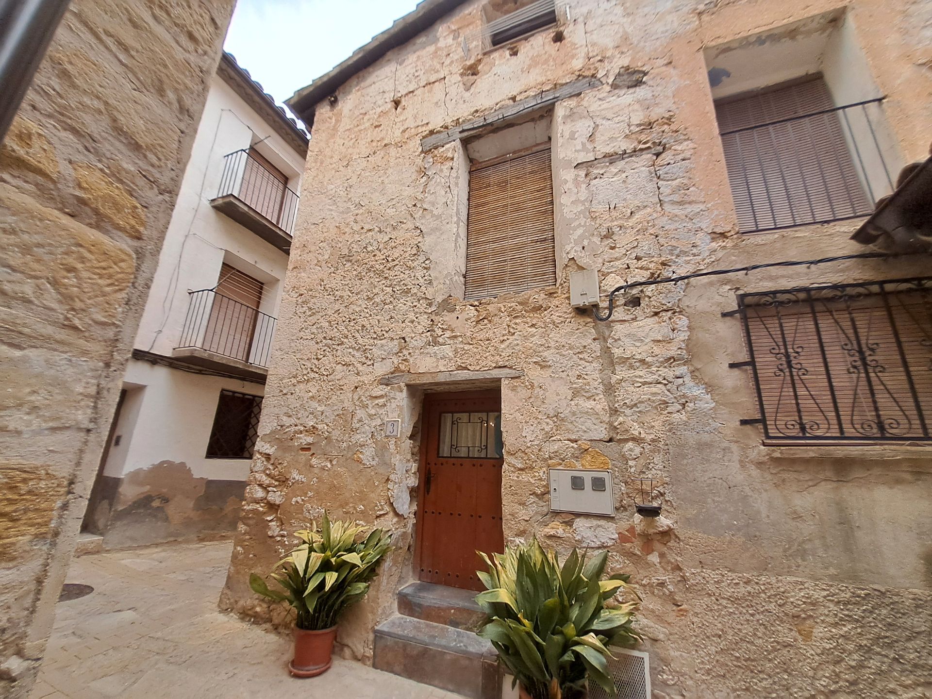 Exterior view of Single-family semi-detached for sale in Fuentespalda  with Air Conditioner, Storage room and Furnished