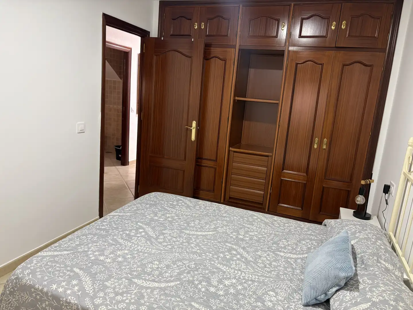 Dormitori de Casa adosada en venda en Punta Umbría amb Aire condicionat, Terrassa i Balcó