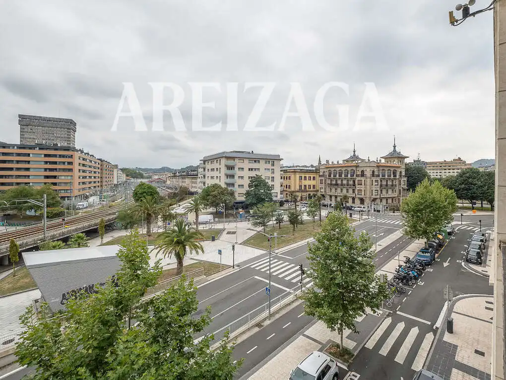 Vista exterior de Piso en venta en Donostia - San Sebastián  con Calefacción y Balcón