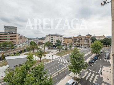 Pis amb balcó en venda a Calle Iztueta