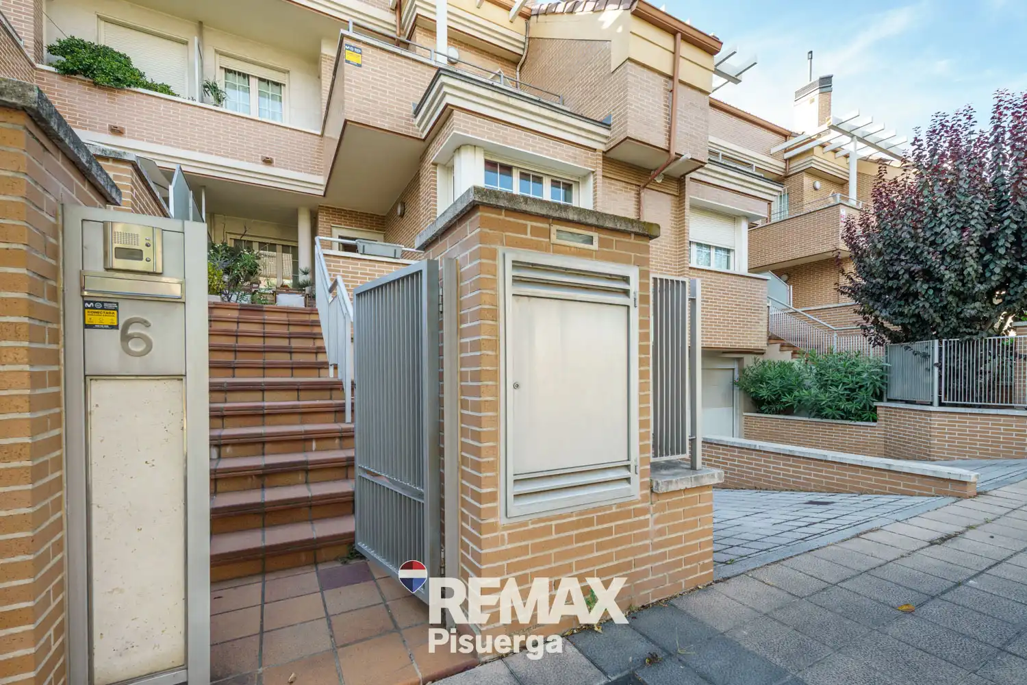 Vista exterior de Casa o xalet en venda en Valladolid amb Aire condicionat, Calefacció i Jardí privat
