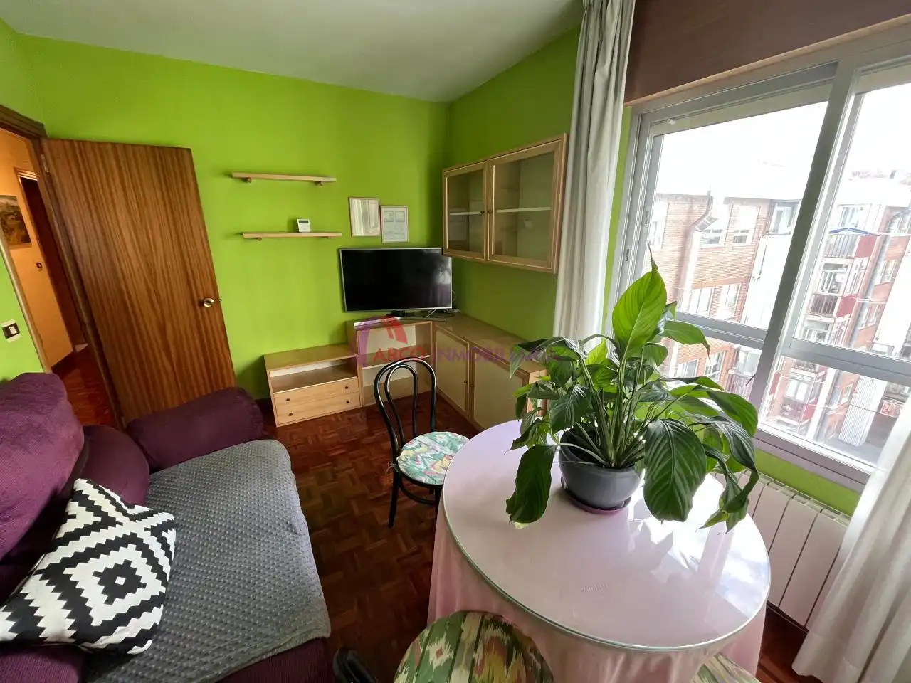 Sala d'estar de Pis en venda en Burgos amb Calefacció, Parquet i Terrassa