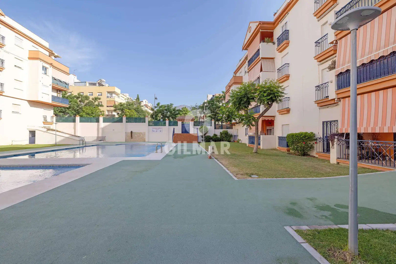 Vista exterior de Àtic en venda en Estepona amb Calefacció, Piscina i Balcó