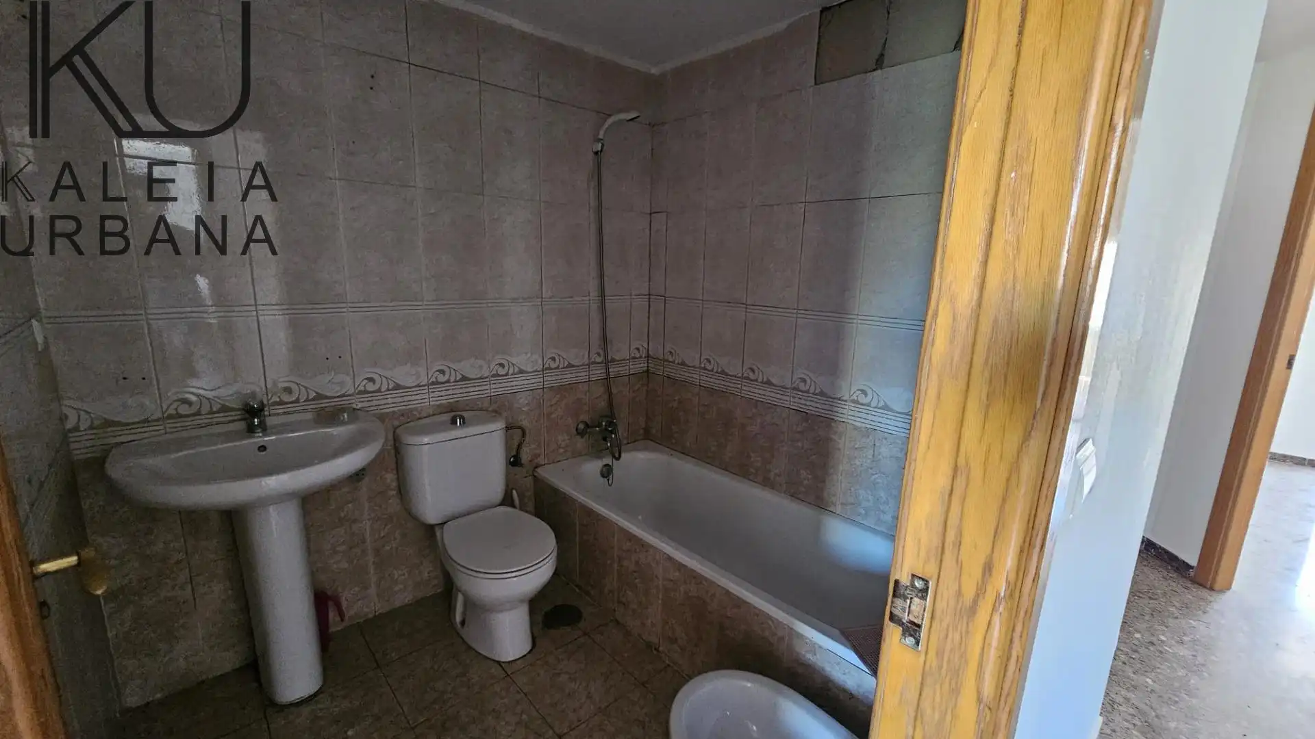 Baño de Piso en venta en Alicante / Alacant con Aire acondicionado, Terraza y Balcón
