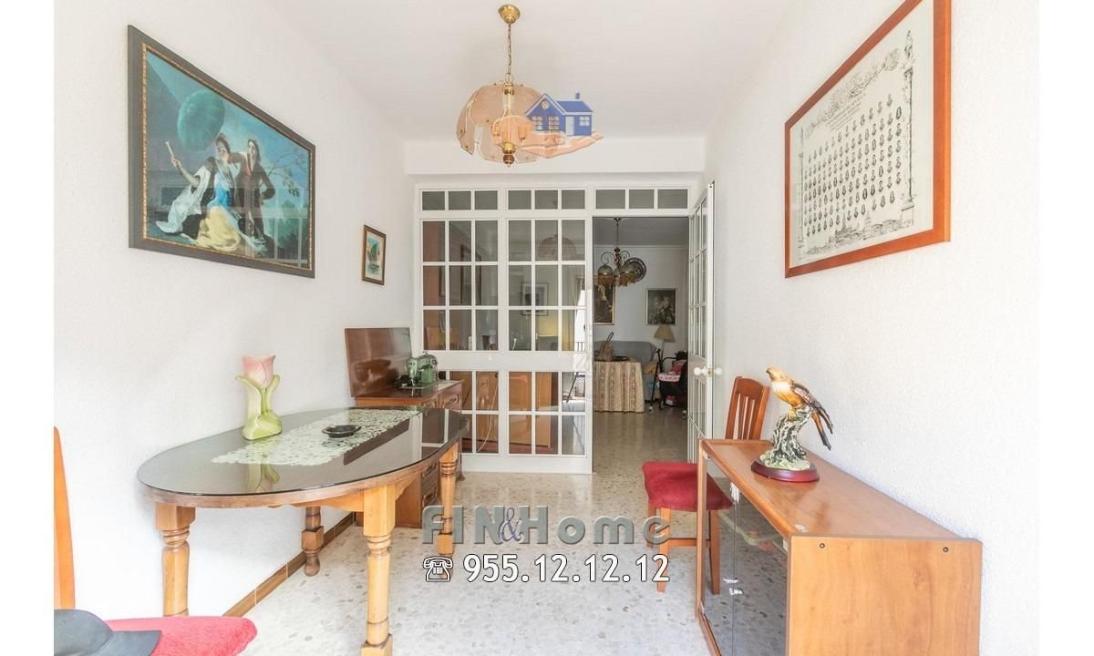 Bedroom of Flat for sale in  Sevilla Capital