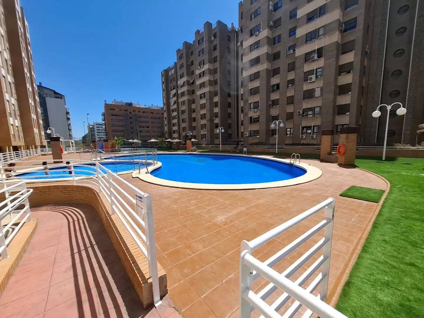 Piscina de Piso de alquiler en Valencia con Aire acondicionado, Calefacción y Trastero