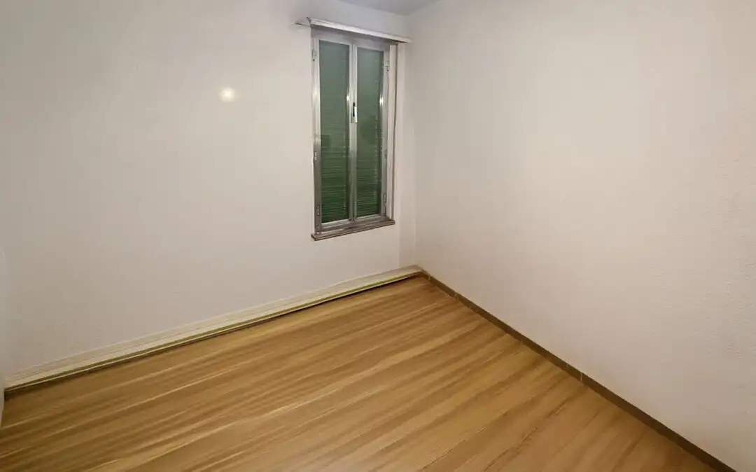 Habitación de Piso en venta en Madrid con Calefacción