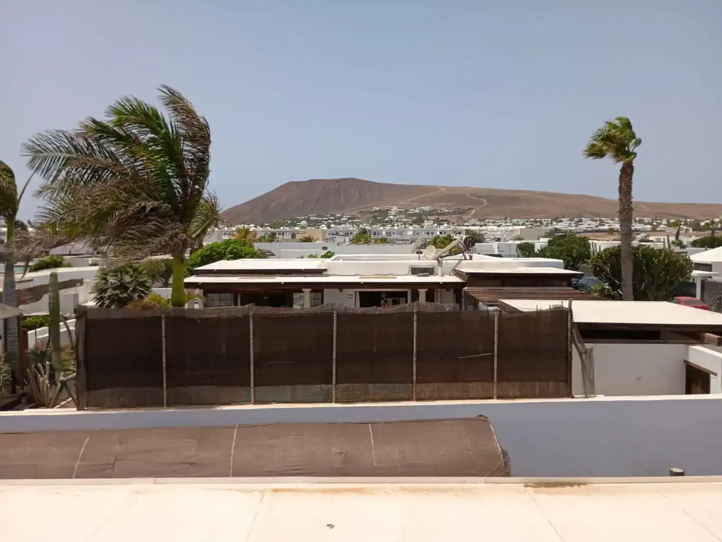 Vista exterior de Casa o xalet en venda en Yaiza amb Aire condicionat i Balcó