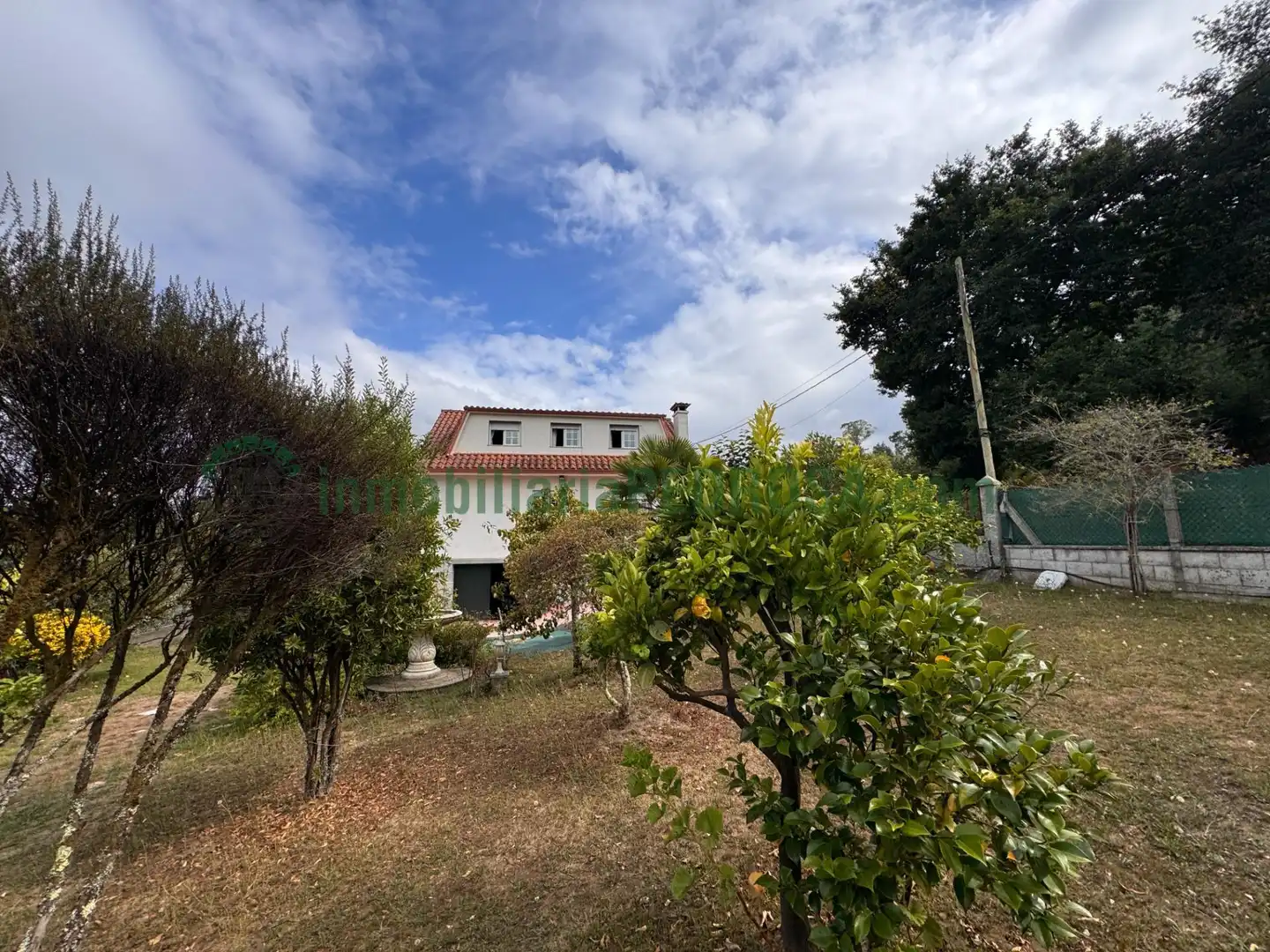 Vista exterior de Casa o xalet en venda en Pontevedra Capital  amb Calefacció i Jardí privat