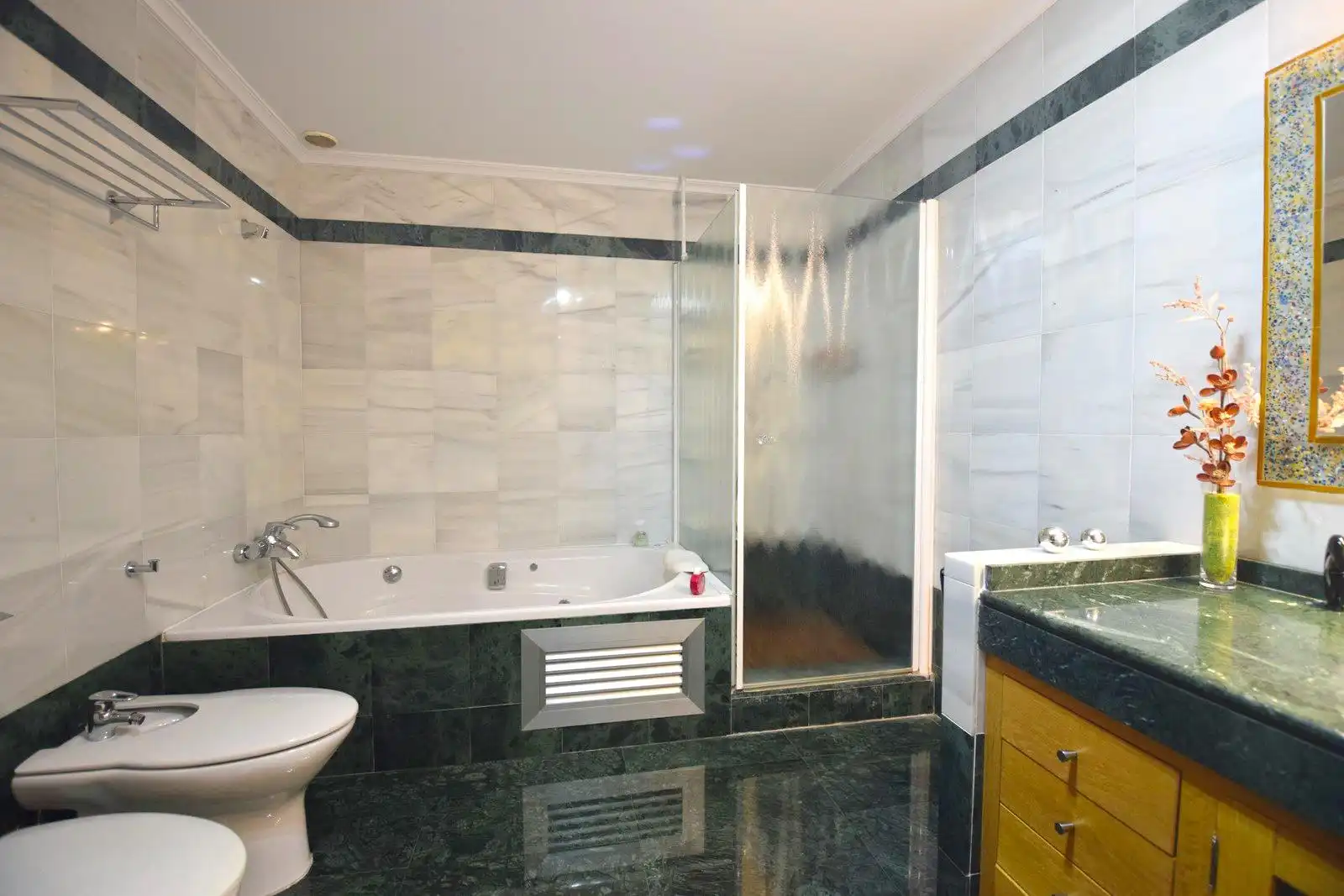 Badezimmer von Wohnung zum Verkauf in El Ejido mit Klimaanlage, Heizung und Parkett
