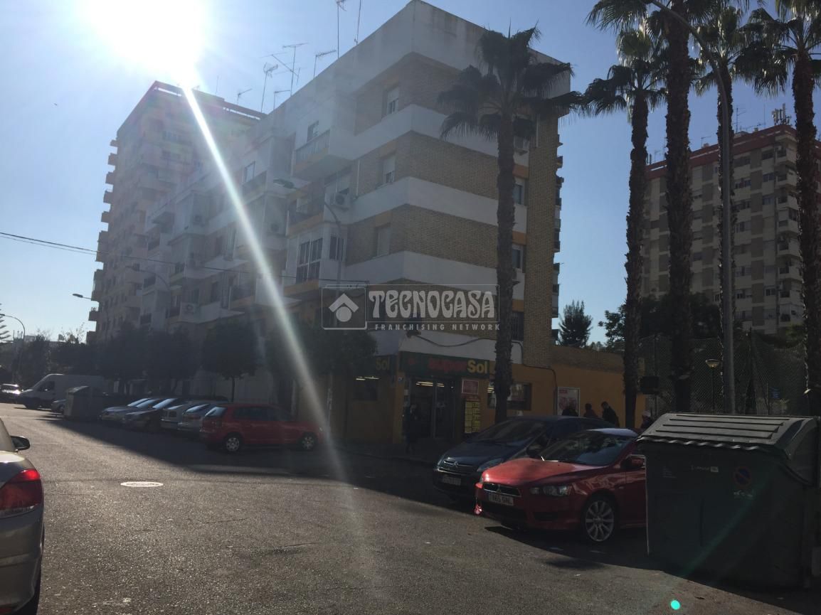Exterior view of Flat for sale in  Sevilla Capital