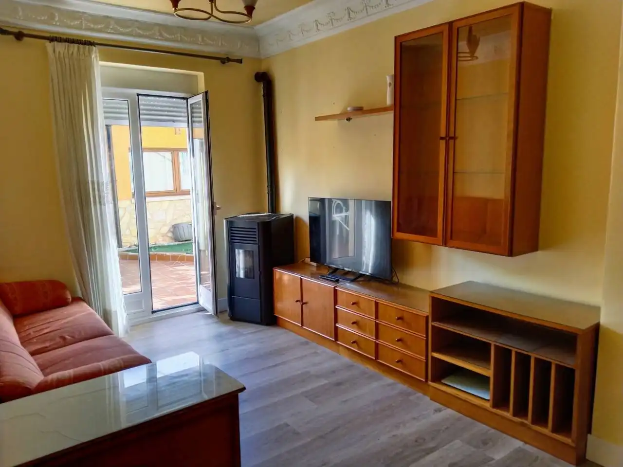 Living room of Flat for rent in Burgos  with Heating, Terrace and Furnished