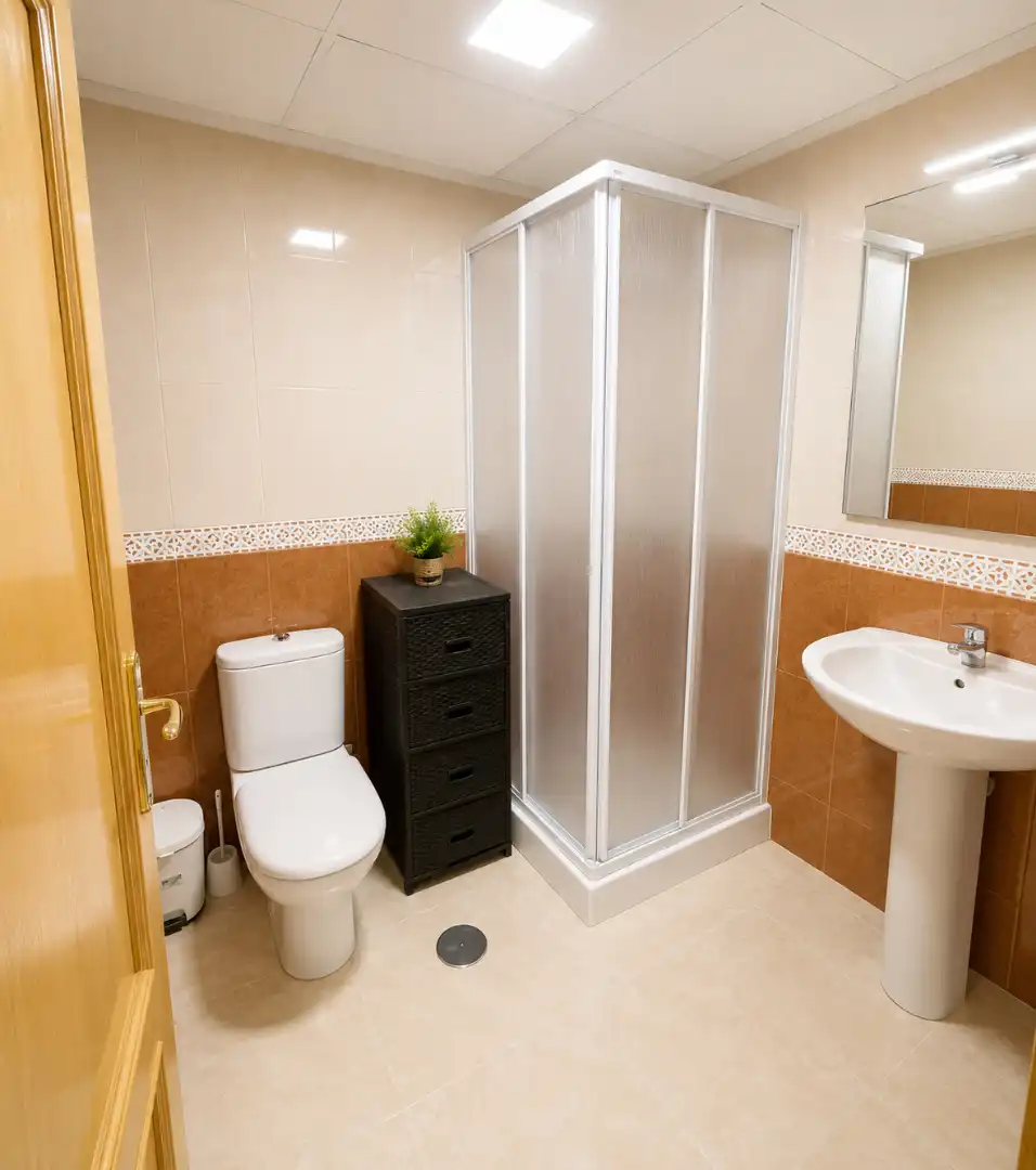 Badezimmer von Erdgeschoss zum Verkauf in Murcia mit Klimaanlage, Abstellraum und Möbliert