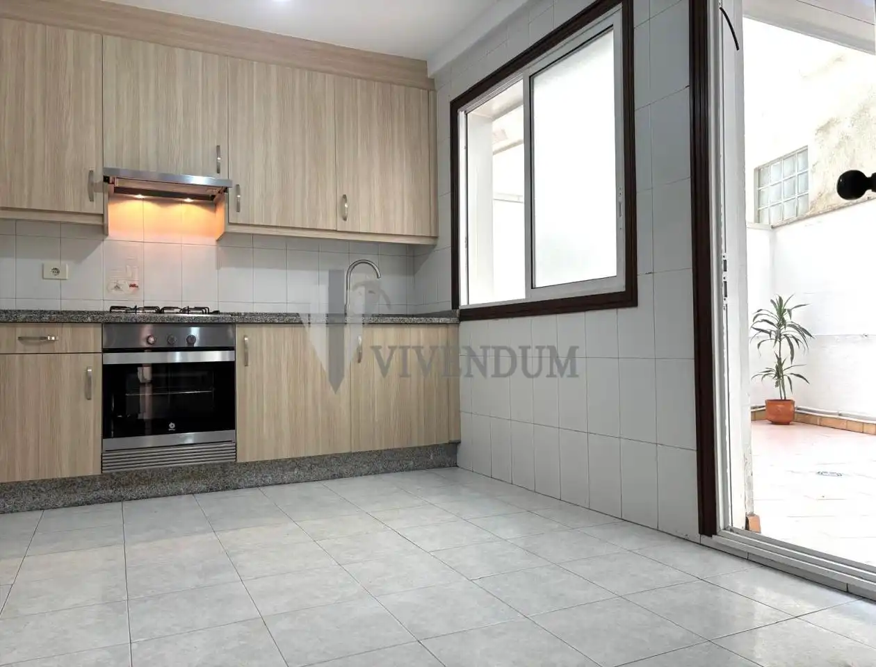Cocina de Piso de alquiler en Vigo  con Calefacción, Parquet y Terraza