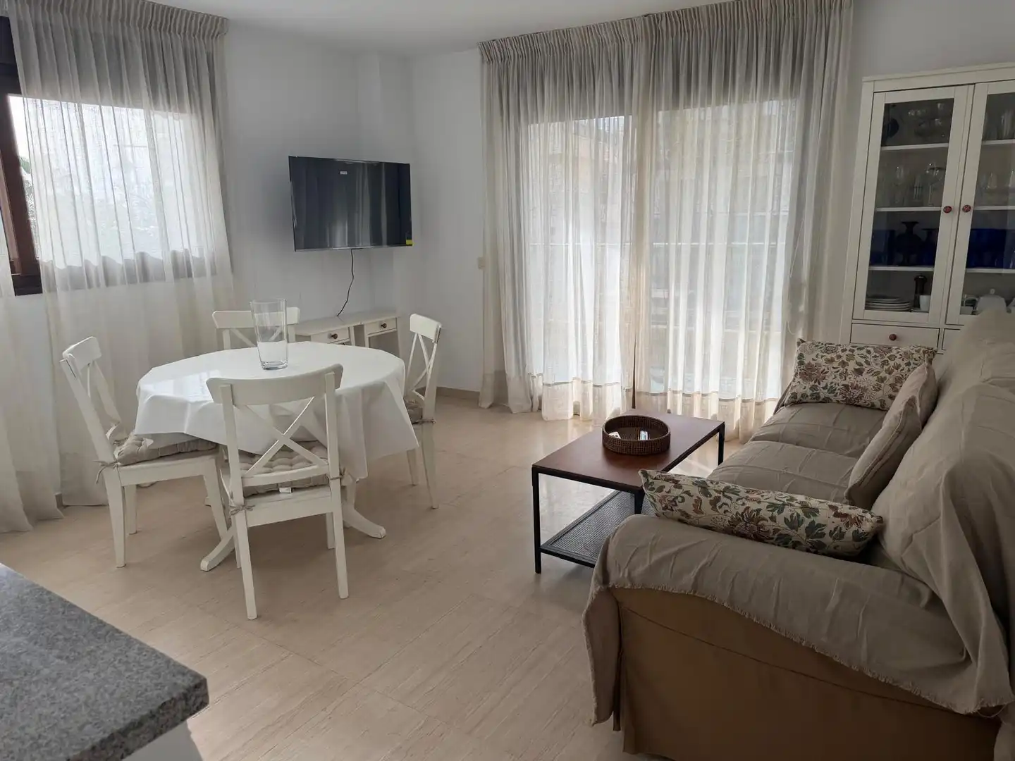 Sala de estar de Apartamento de alquiler en Fuengirola con Aire acondicionado, Calefacción y Terraza